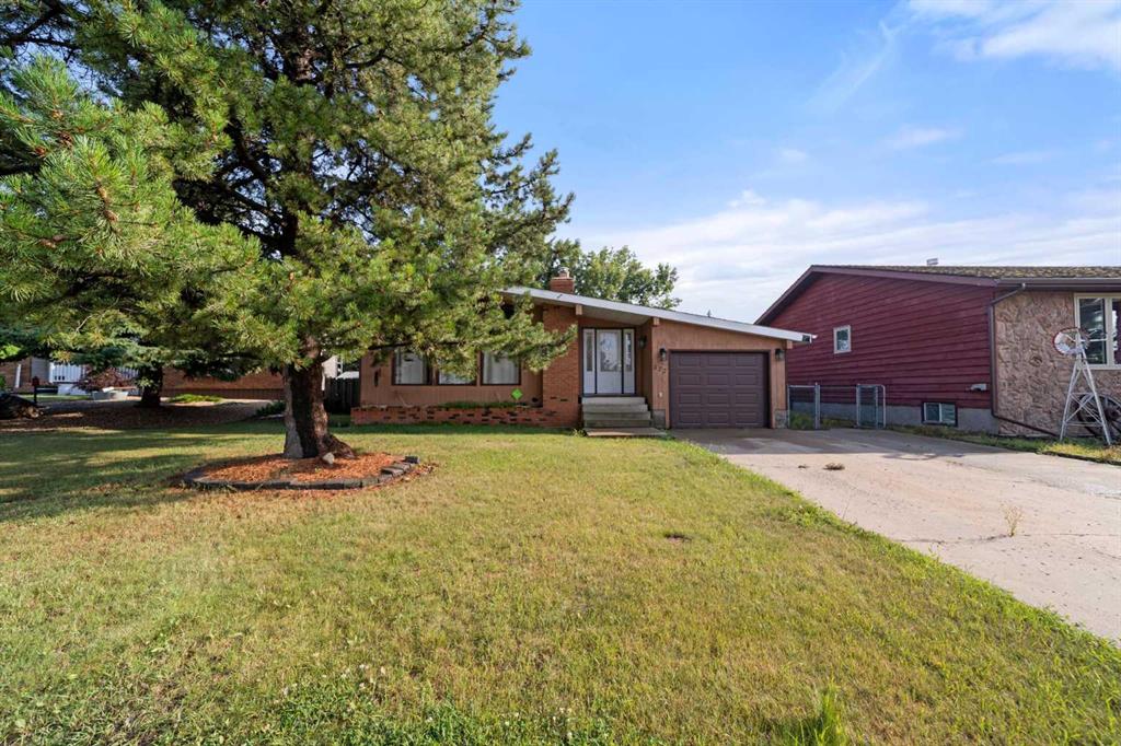 Picture of 572 West Crescent , Forestburg Real Estate Listing