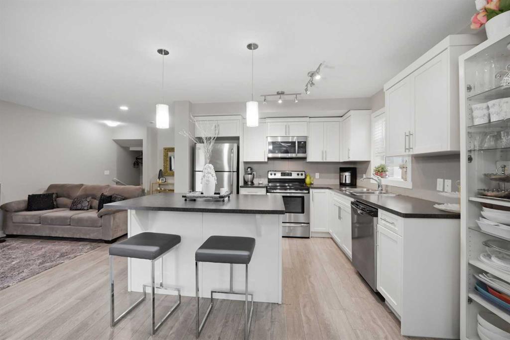 Picture of 427 Redstone View NE, Calgary Real Estate Listing
