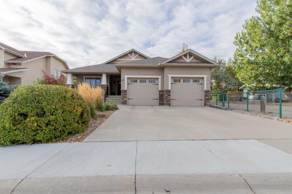 Picture of 4 Canyoncrest Point W, Lethbridge Real Estate Listing