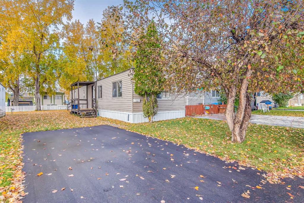 Picture of 200, 4000 13 Avenue SE, Medicine Hat Real Estate Listing