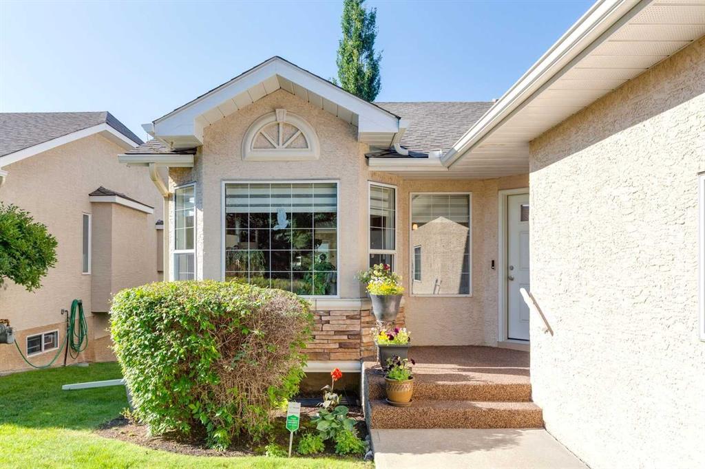 Picture of 121 Sierra Morena Green SW, Calgary Real Estate Listing
