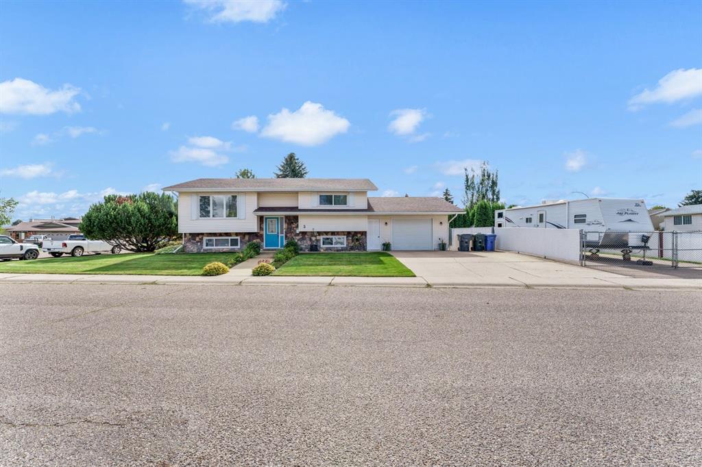 Picture of 3 Ross Heights Place SE, Medicine Hat Real Estate Listing