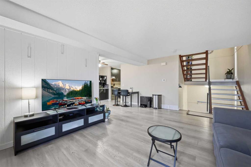 Picture of 409, 3500 Varsity Drive NW, Calgary Real Estate Listing