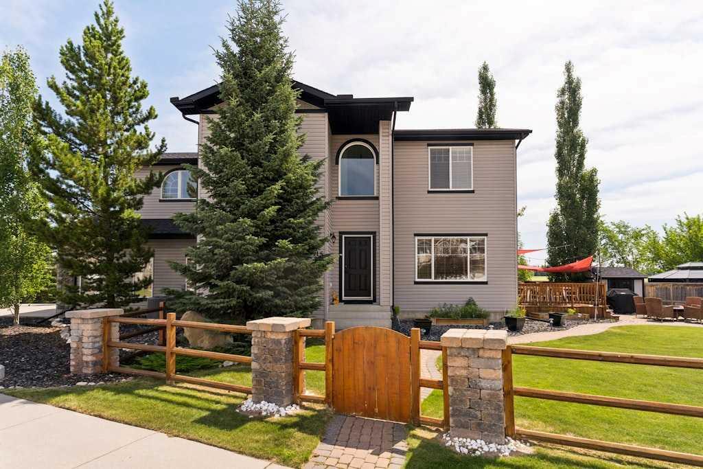 Picture of 115 Rockmont Court NW, Calgary Real Estate Listing