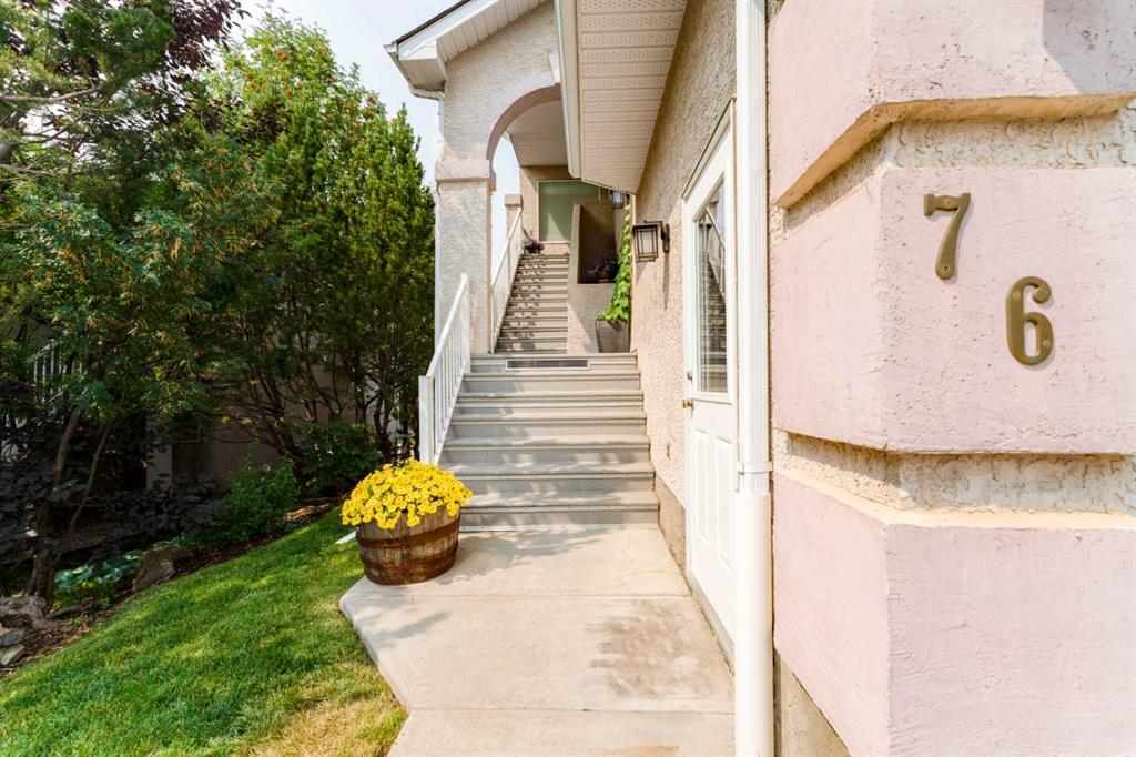 Picture of 76 Sierra Morena Green SW, Calgary Real Estate Listing
