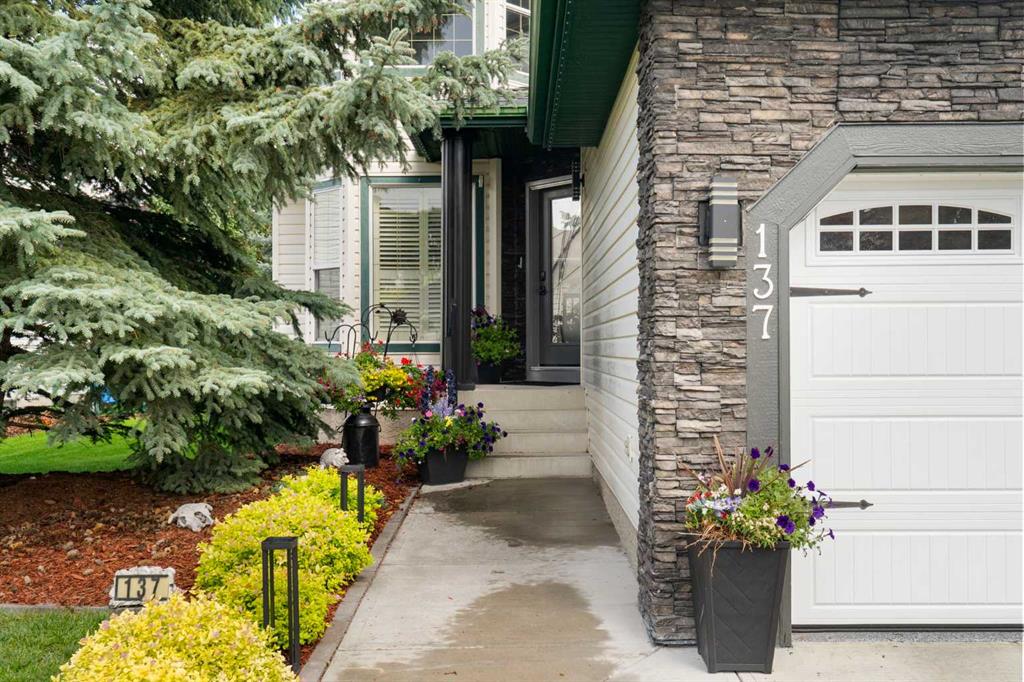 Picture of 137 Gleneagles View , Cochrane Real Estate Listing