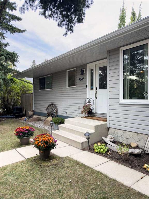 Picture of 7048 61 Avenue NW, Calgary Real Estate Listing