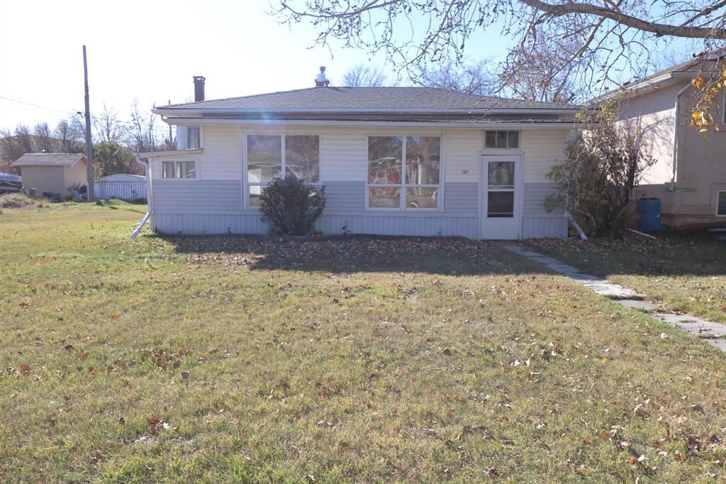 Picture of 107 7 Avenue N, Vulcan Real Estate Listing