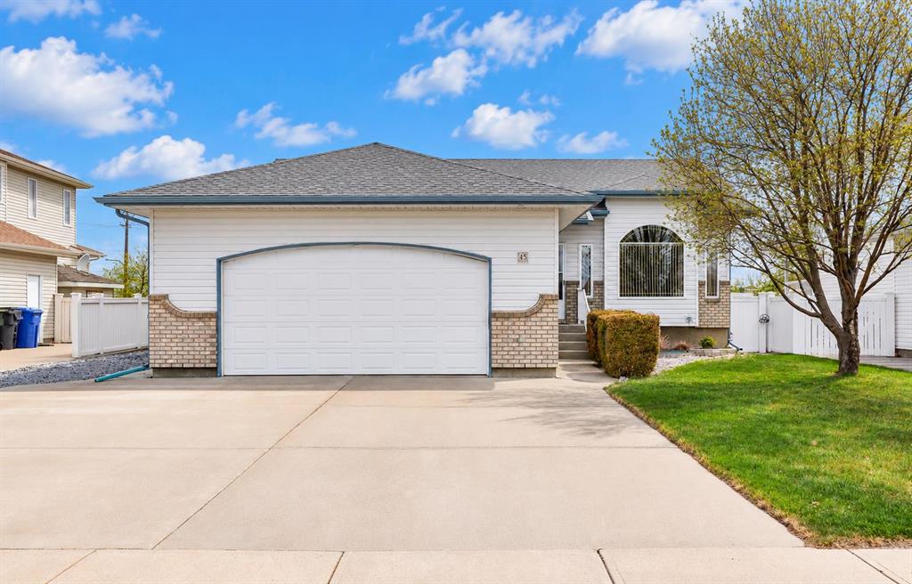 Picture of 45 Scott Green SE, Medicine Hat Real Estate Listing