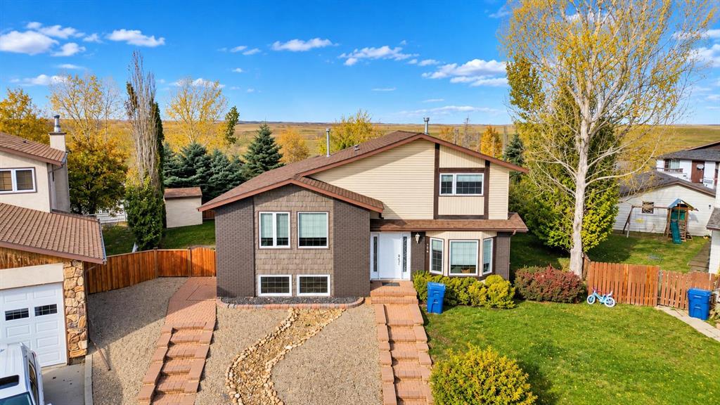 Picture of 173 Shacker Crescent , Hanna Real Estate Listing