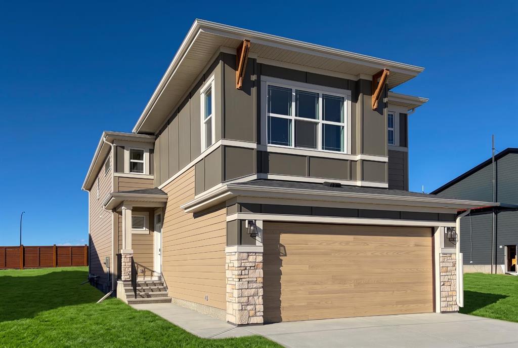 Picture of 77 Royston Gardens NW, Calgary Real Estate Listing