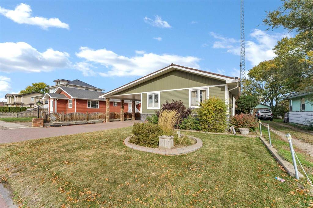 Picture of 126 8 Avenue E, Bow Island Real Estate Listing