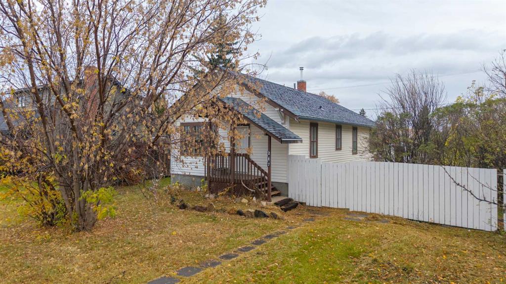 Picture of 217 Main Street , Lashburn Real Estate Listing