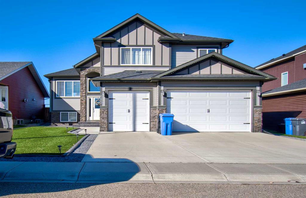Picture of 685 West Highland Crescent , Carstairs Real Estate Listing