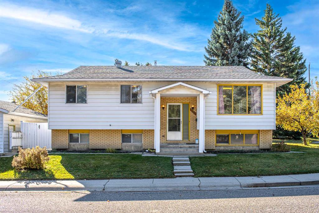 Picture of 11407 Southdale Close SW, Calgary Real Estate Listing