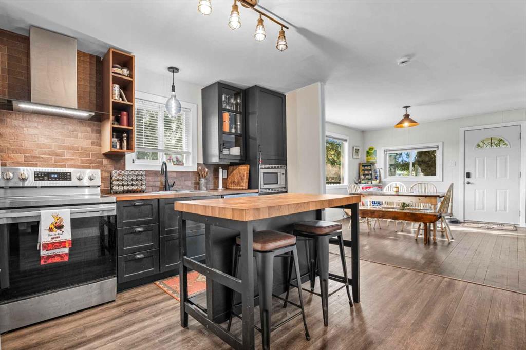 Picture of 210 royalties Crescent , Longview Real Estate Listing
