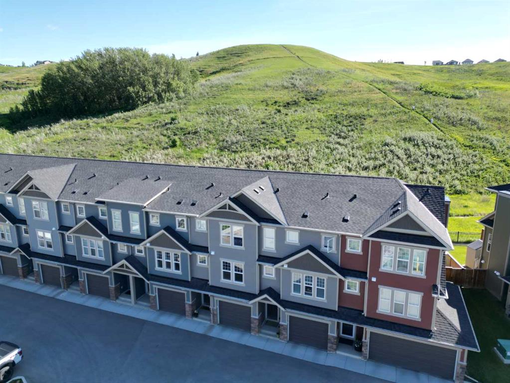 Picture of 272 Cranbrook Square SE, Calgary Real Estate Listing