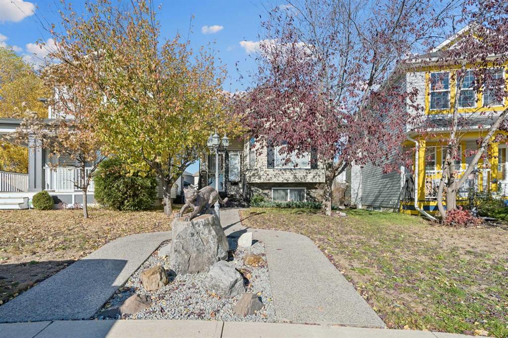 Picture of 574 Evermeadow Road SW, Calgary Real Estate Listing