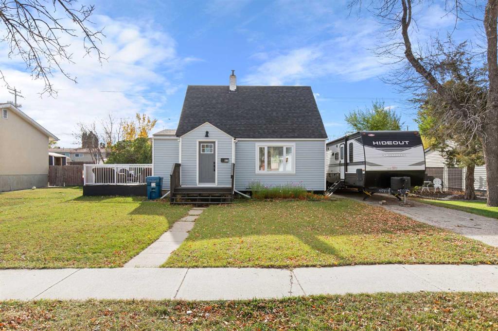 Picture of 620 Broadway Avenue E, Redcliff Real Estate Listing