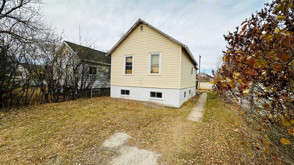 Picture of 620 3 Avenue W, Drumheller Real Estate Listing