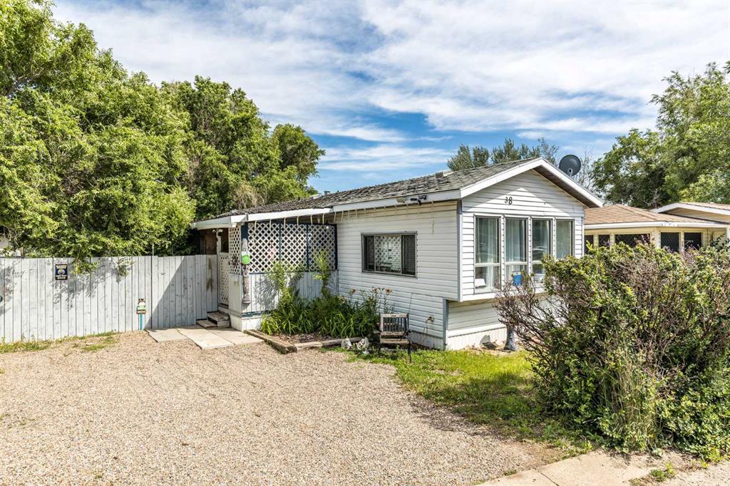 Picture of 38, 612 20 Street NE, Medicine Hat Real Estate Listing