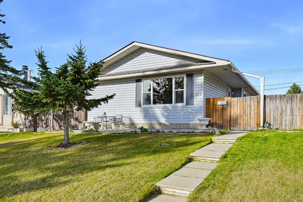 Picture of 1303 Penedo Crescent SE, Calgary Real Estate Listing