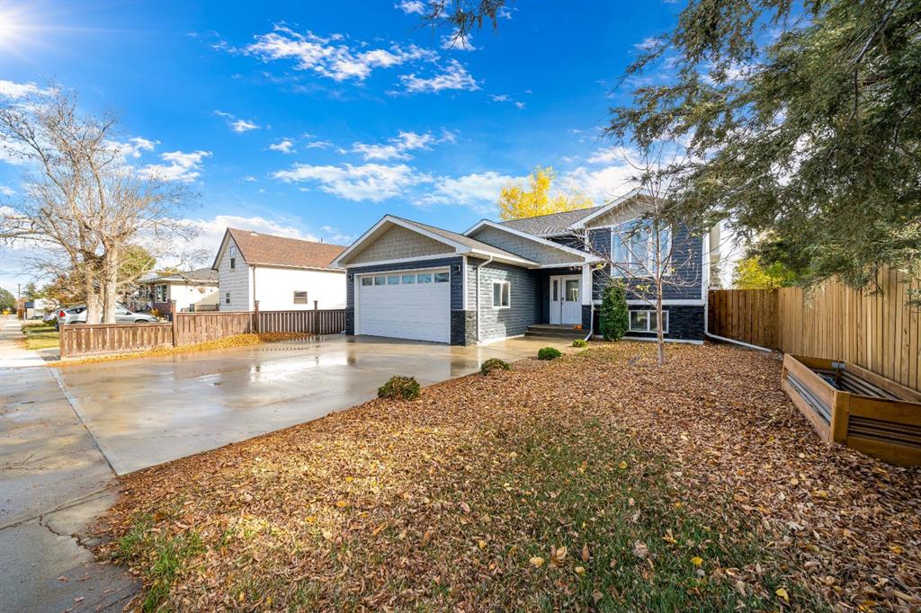 Picture of 316 3 Street W, Bow Island Real Estate Listing