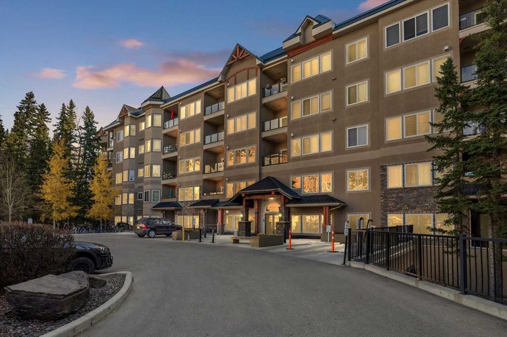 Picture of 424, 20 Discovery Ridge Close SW, Calgary Real Estate Listing