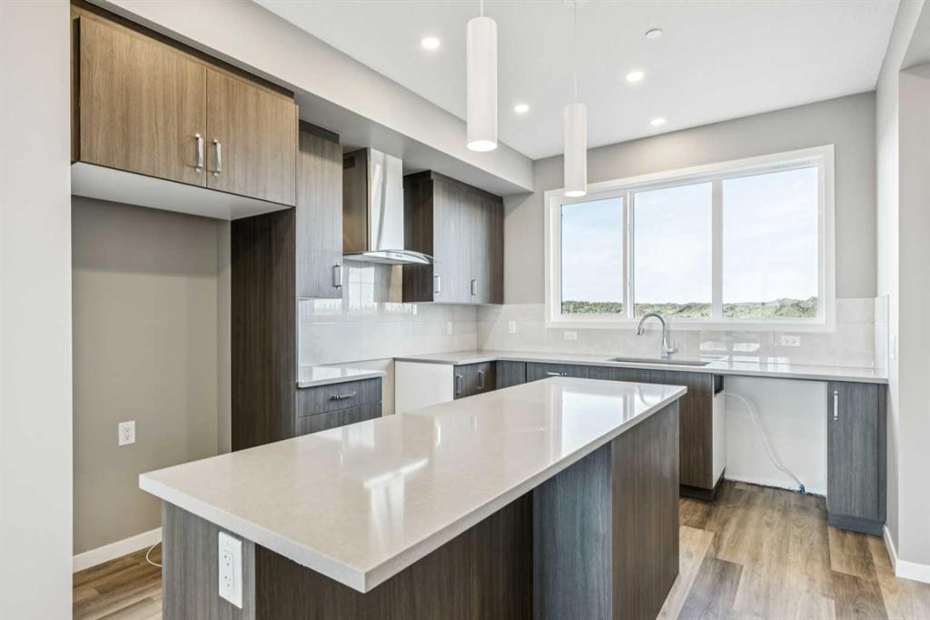 Picture of 205 Hotchkiss Road SE, Calgary Real Estate Listing