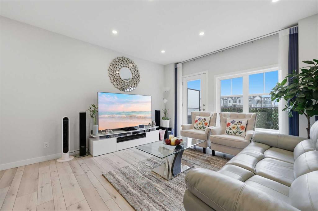 Picture of 11 Les Jardins Park SE, Calgary Real Estate Listing