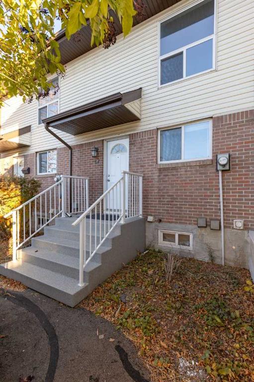 Picture of 42, 32 Whitnel Court NE, Calgary Real Estate Listing