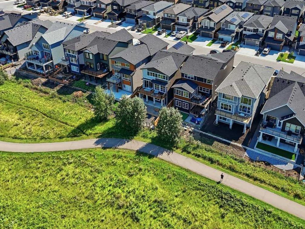 Picture of 129 Wolf Hollow Villas SE, Calgary Real Estate Listing