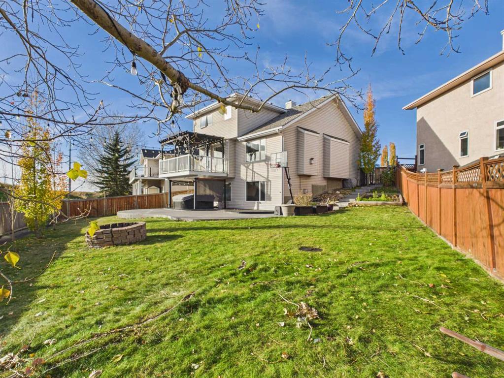 Picture of 717 Sierra Madre Court SW, Calgary Real Estate Listing