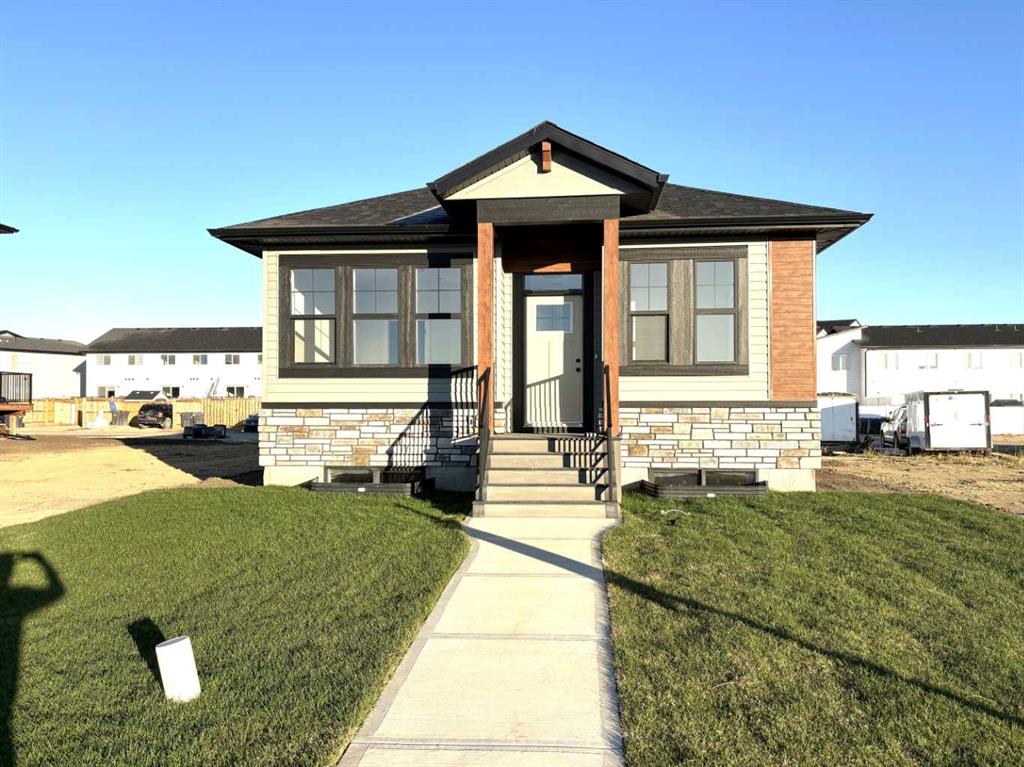 Picture of 25 Ian Way , Sylvan Lake Real Estate Listing