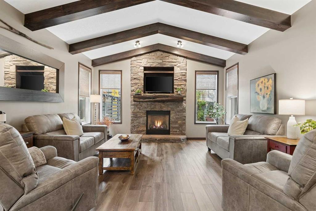 Picture of 32 Cranarch Bay SE, Calgary Real Estate Listing