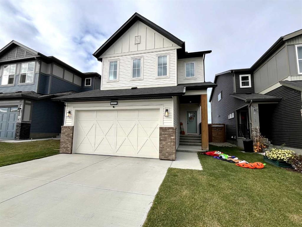Picture of 476 CHINOOK GATE SQUARE Street SW, Airdrie Real Estate Listing