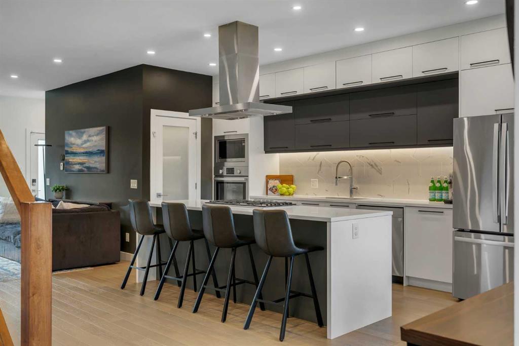 Picture of 2327B Osborne Crescent SW, Calgary Real Estate Listing