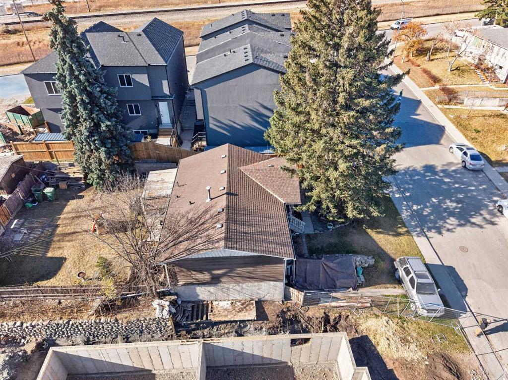 Picture of 6503 33 Avenue NW, Calgary Real Estate Listing