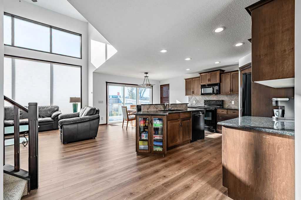 Picture of 180 Chapalina Heights SE, Calgary Real Estate Listing