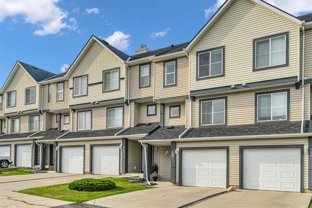 Picture of 28 Everhollow Way SW, Calgary Real Estate Listing