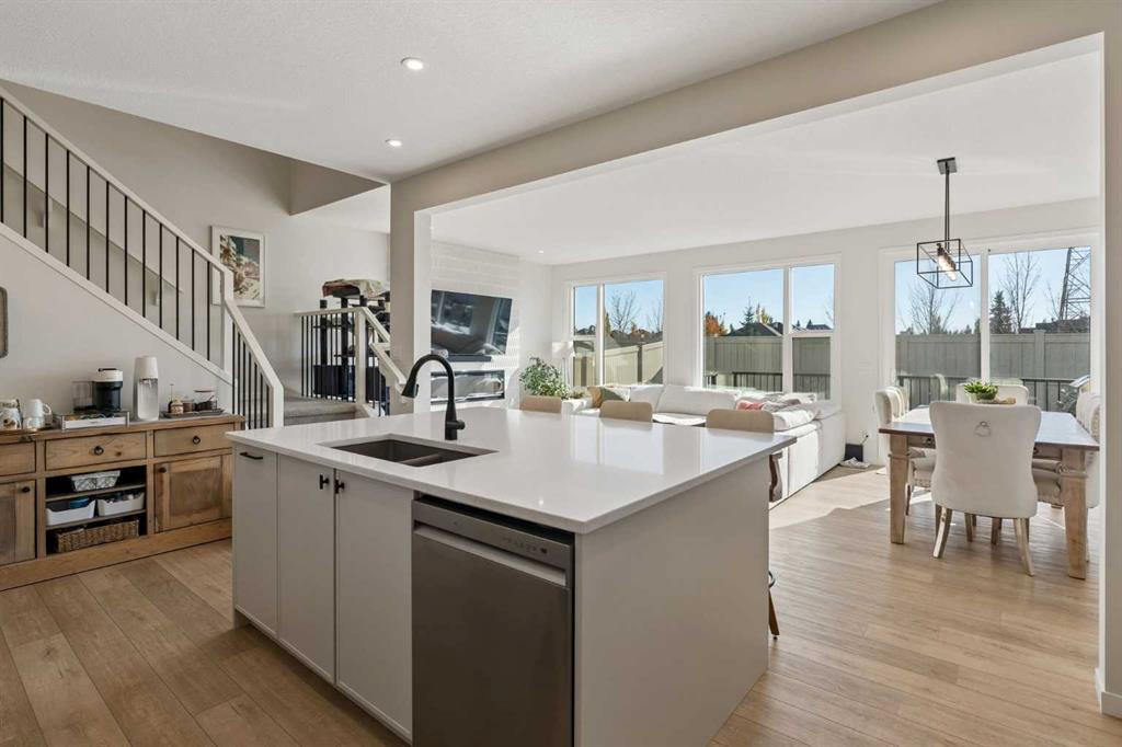 Picture of 270 West Grove Lane SW, Calgary Real Estate Listing