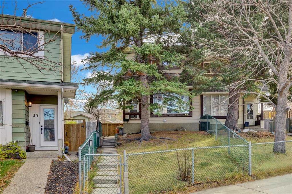 Picture of 35 Berkley Court NW, Calgary Real Estate Listing