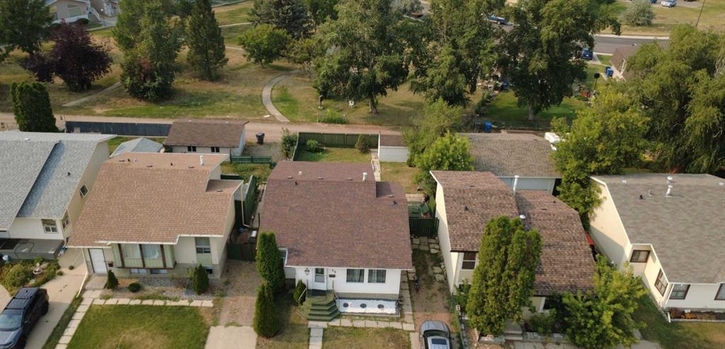 Picture of 96 Simpson Crescent SE, Medicine Hat Real Estate Listing