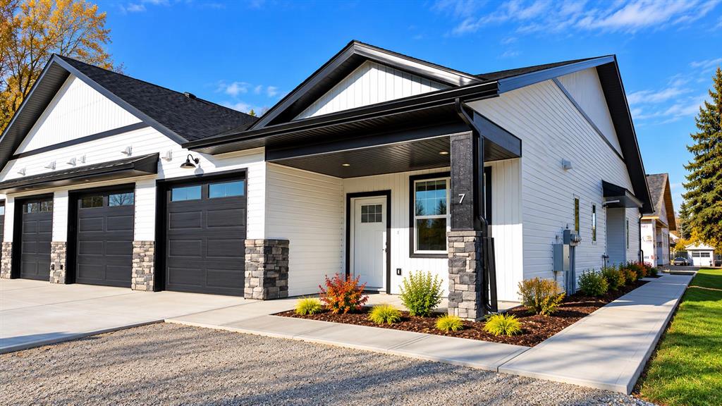 Picture of 7, 5463 55 Avenue , Lacombe Real Estate Listing