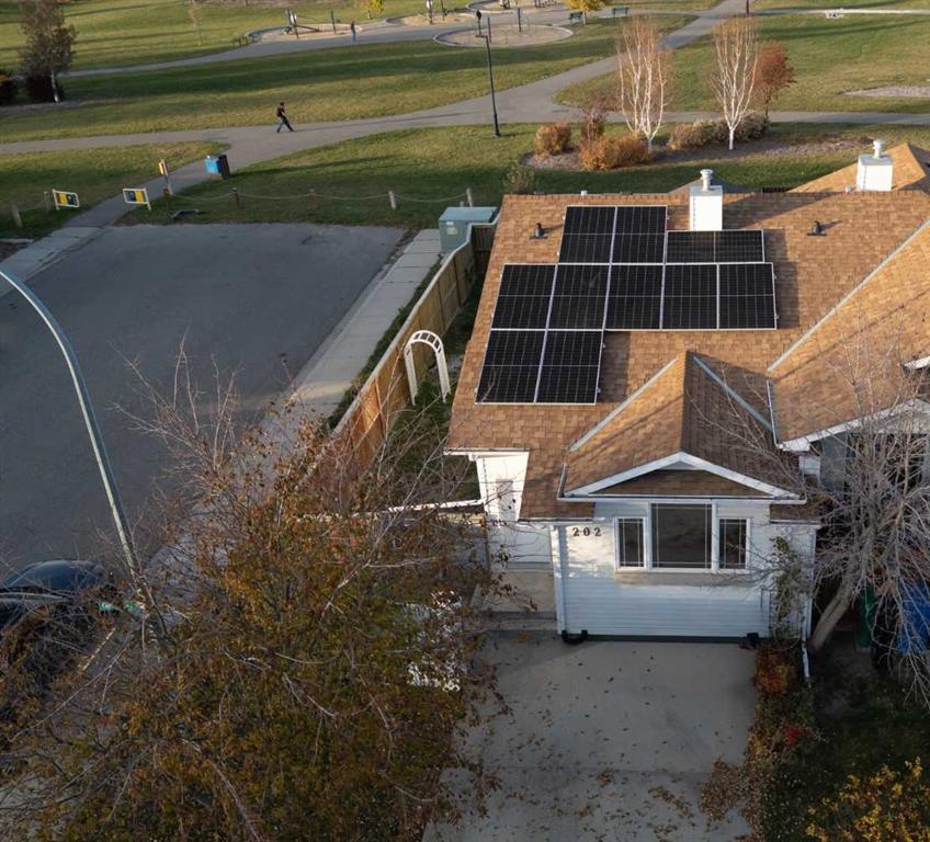 Picture of 202 Cougar Way N, Lethbridge Real Estate Listing