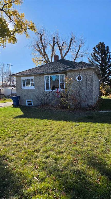 Picture of 112 2 Avenue NE, Milk River Real Estate Listing