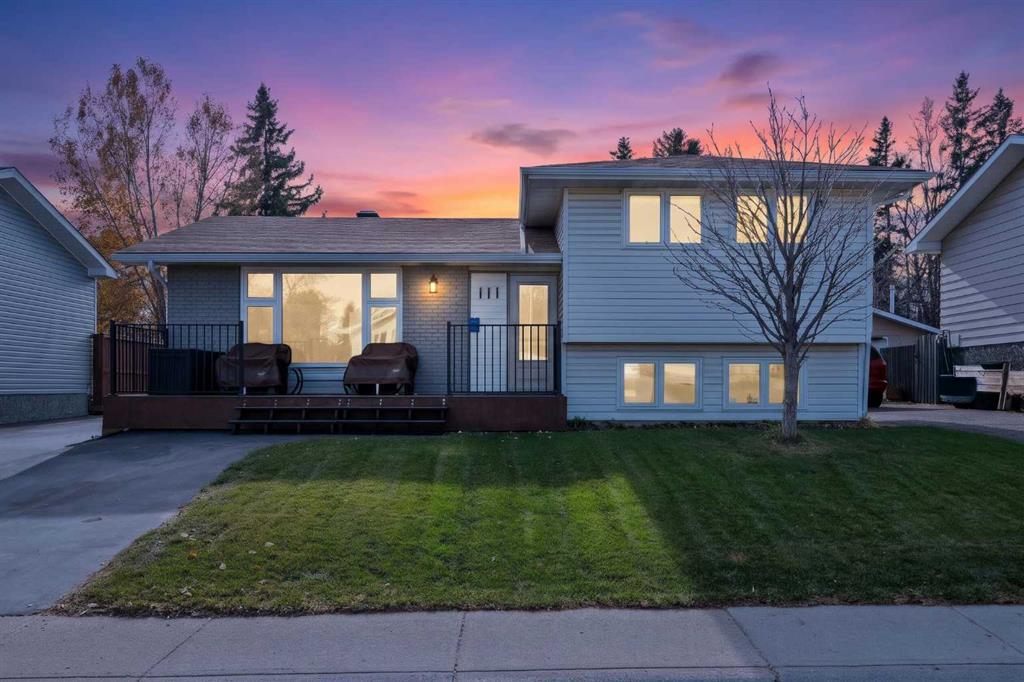 Picture of 111 Lynnview Crescent SE, Calgary Real Estate Listing