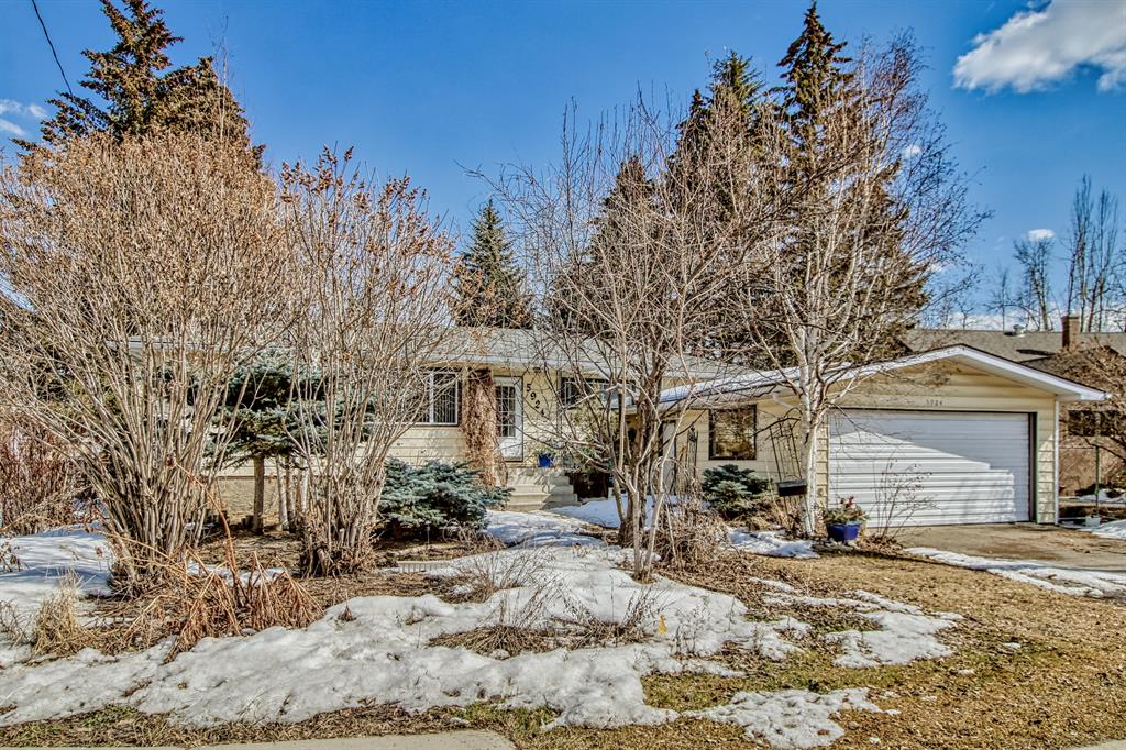 Picture of 5924 Bow Crescent NW, Calgary Real Estate Listing