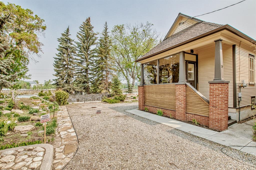 Picture of 10 New Place SE, Calgary Real Estate Listing