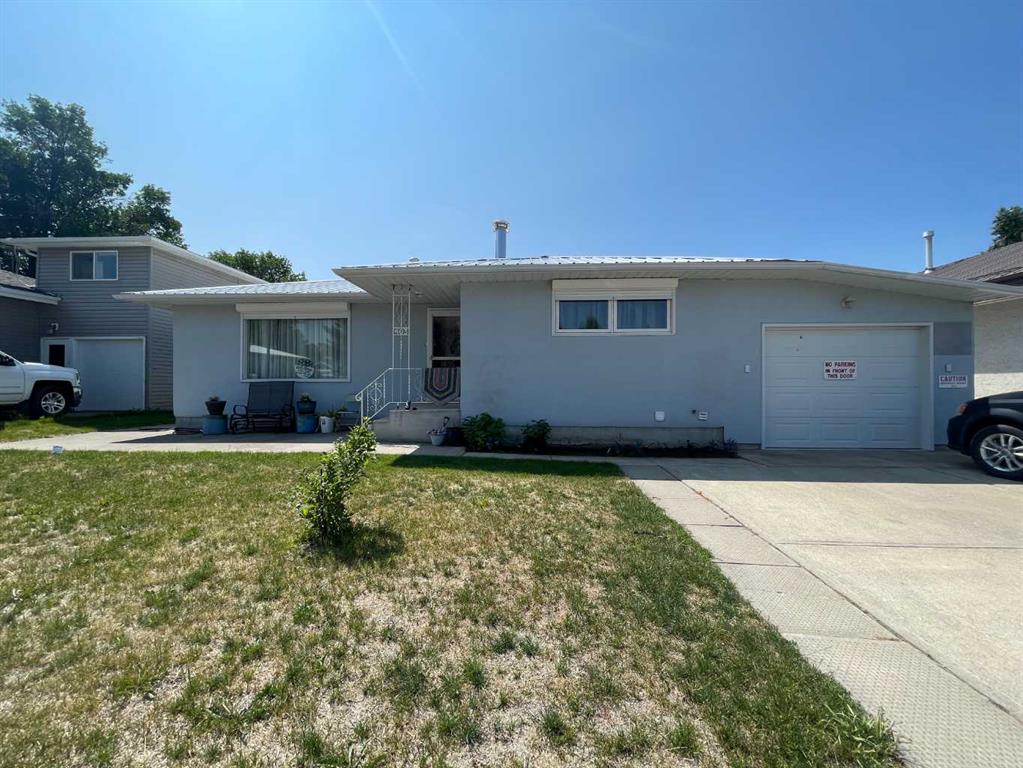 Picture of 403 49 Avenue E, Claresholm Real Estate Listing